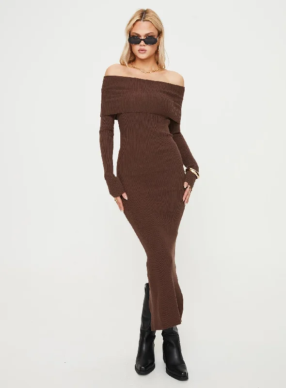 Phylis Off The Shoulder Maxi Dress Chocolate