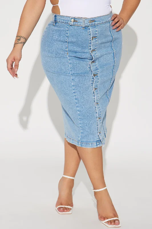 Right On The Line Denim Midi Skirt - Light Wash