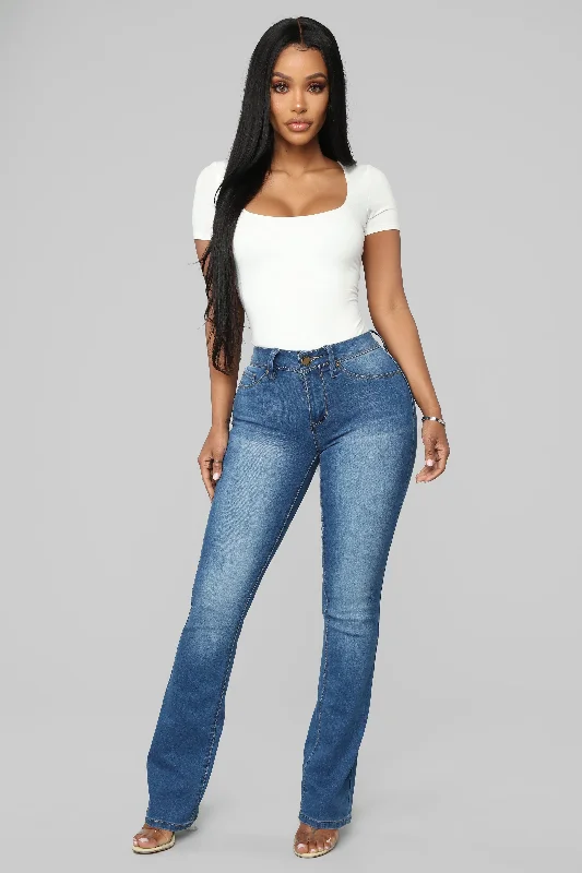 Getting The Boot Mid Rise Jeans - Medium Blue