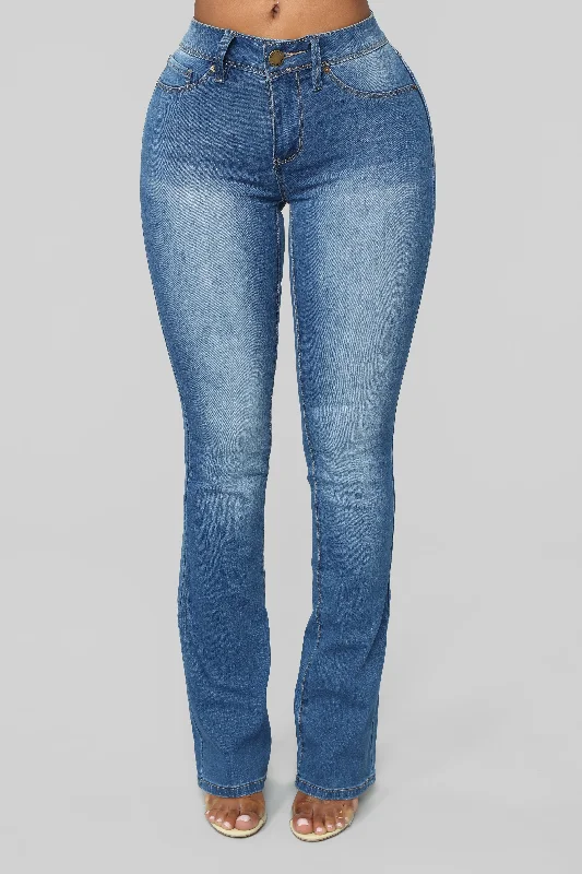 Getting The Boot Mid Rise Jeans - Medium Blue