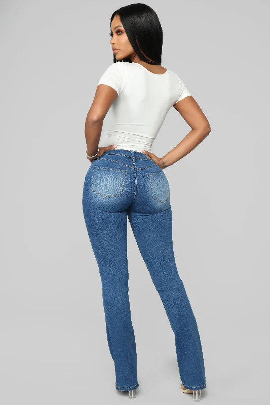 Getting The Boot Mid Rise Jeans - Medium Blue