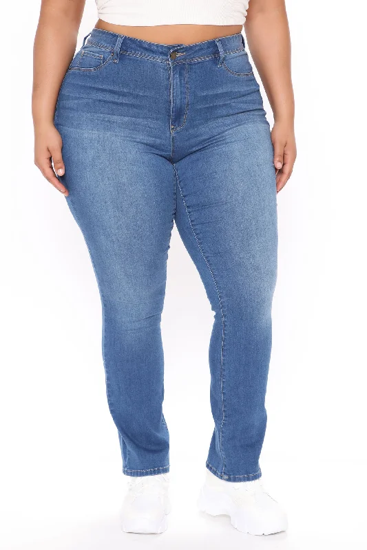 Getting The Boot Mid Rise Jeans - Medium Blue