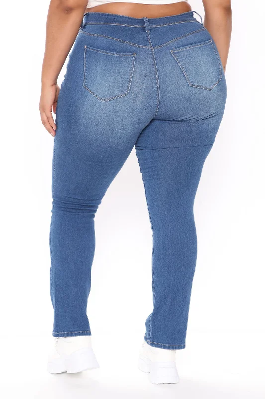 Getting The Boot Mid Rise Jeans - Medium Blue