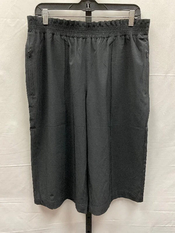 Black Capris Athleta, Size L