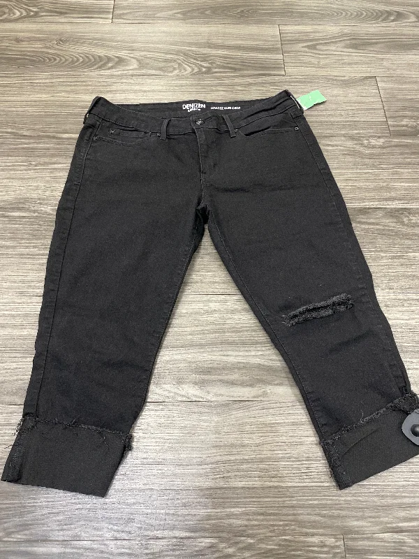 Black Capris Levis, Size 15