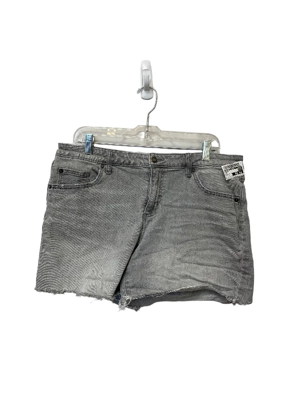 Shorts By Universal Thread In Grey, Size: 14